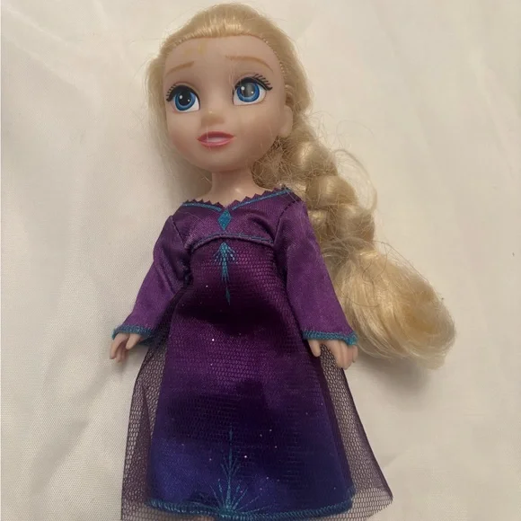 Disney Frozen 2 Anna & Elsa Lullaby Doll Set w/ Singing Bed EUC - Picture 15 of 17